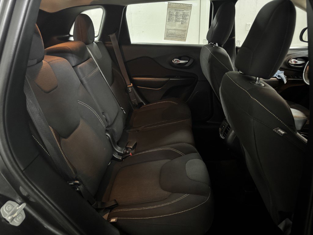 Used 2016 Jeep Cherokee Latitude w/ Comfort/Convenience Group image 72