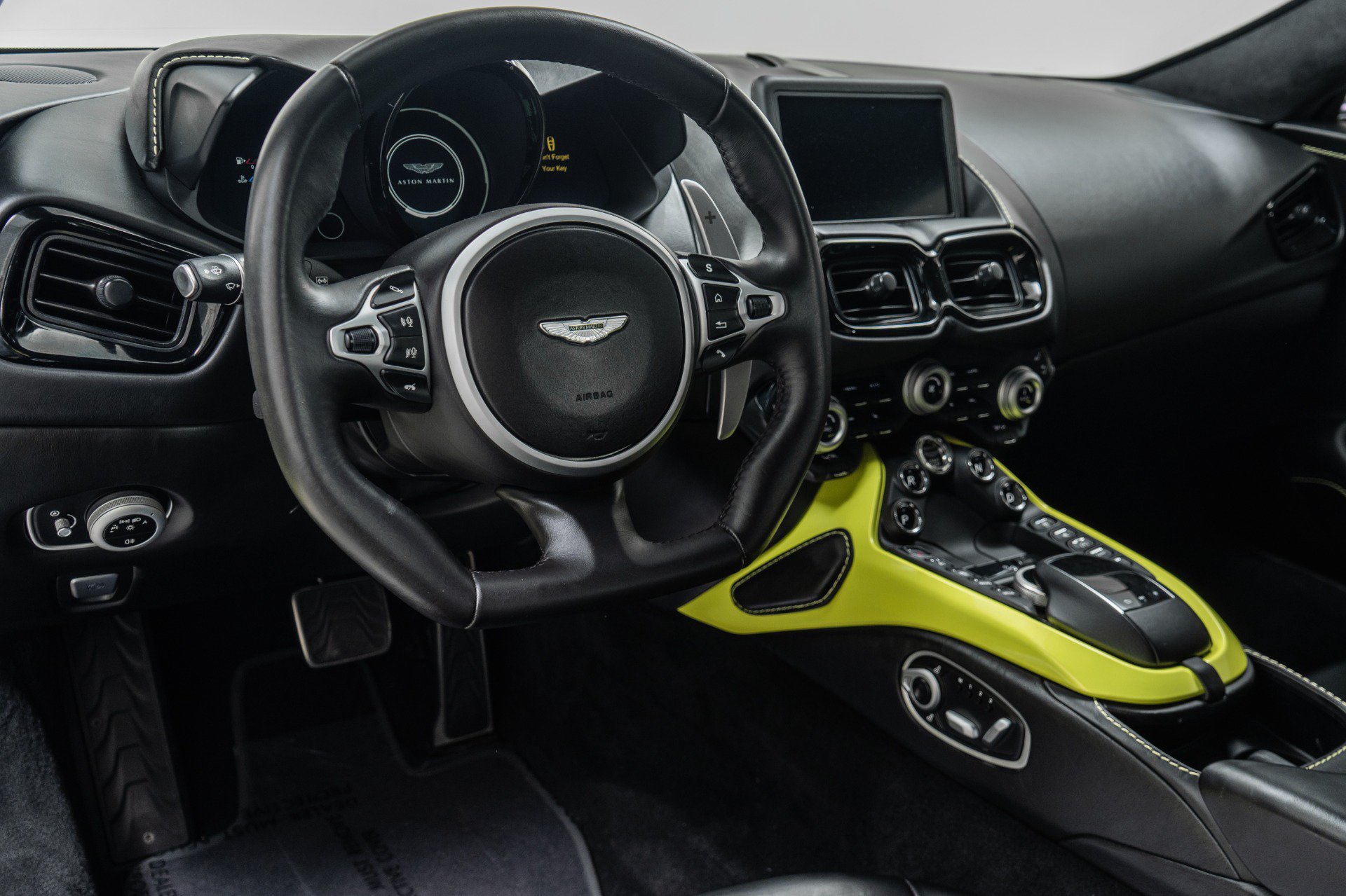 Used 2019 Aston Martin V8 Vantage Coupe RWD image 13