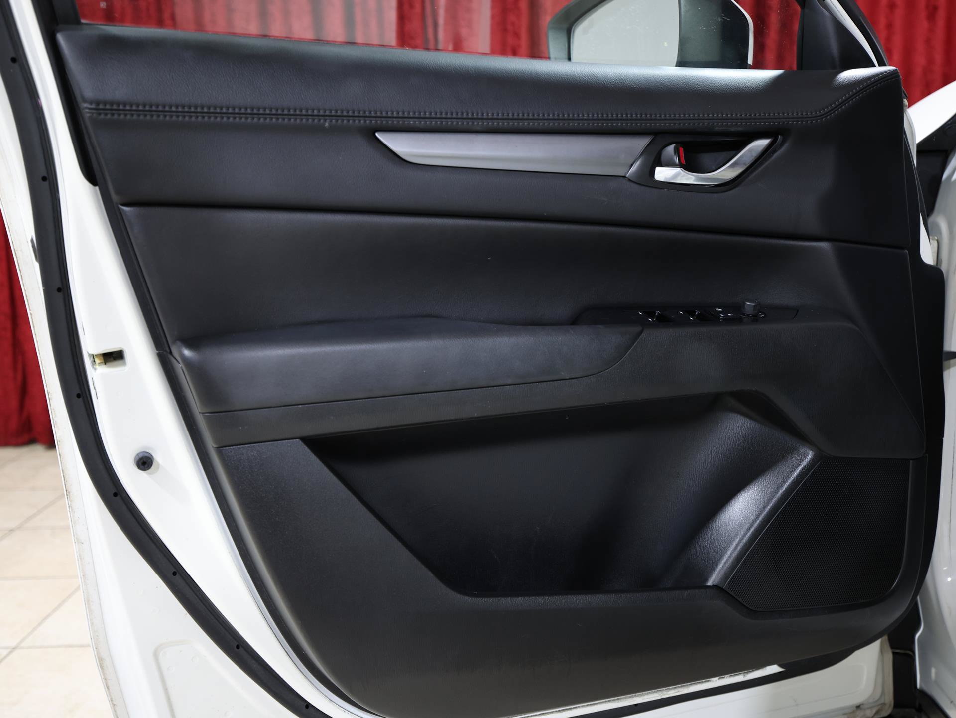 Used 2020 MAZDA CX-5 Touring FWD image 11