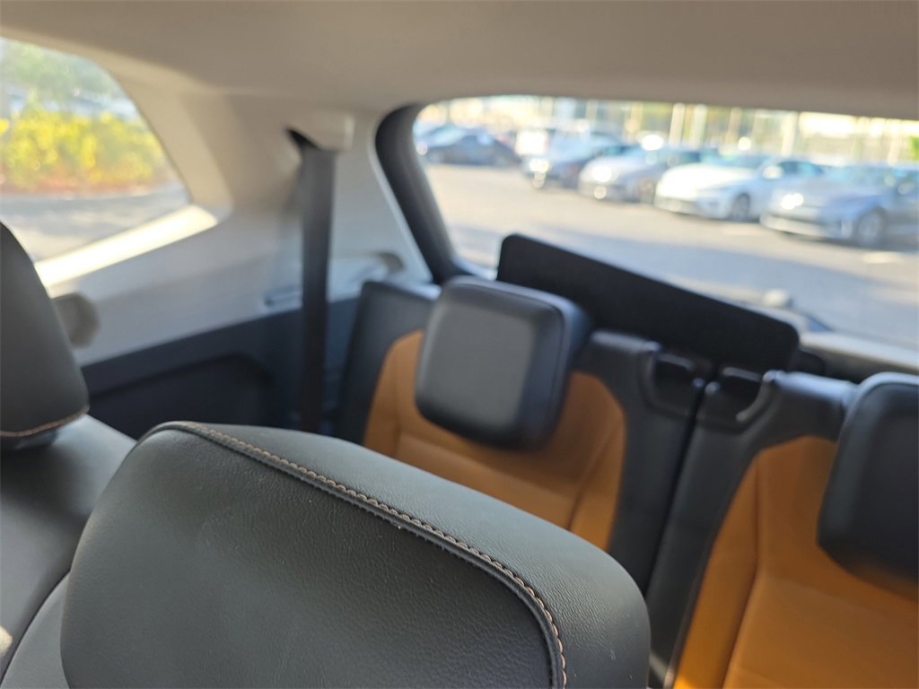 Used 2018 Volkswagen Tiguan SE w/ Panoramic Sunroof Package image 12