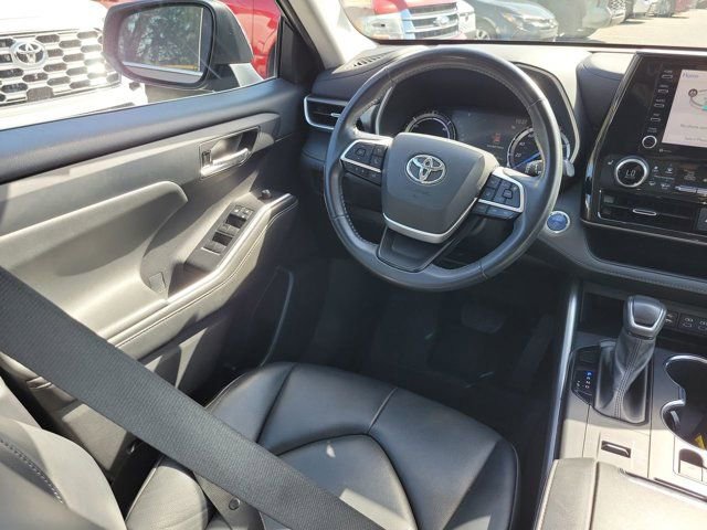 Used 2022 Toyota Highlander XLE image 22