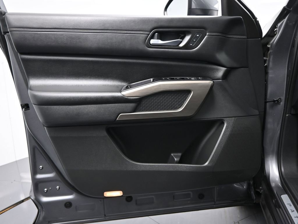 Used 2022 Nissan Pathfinder Platinum w/ Cargo Package image 13