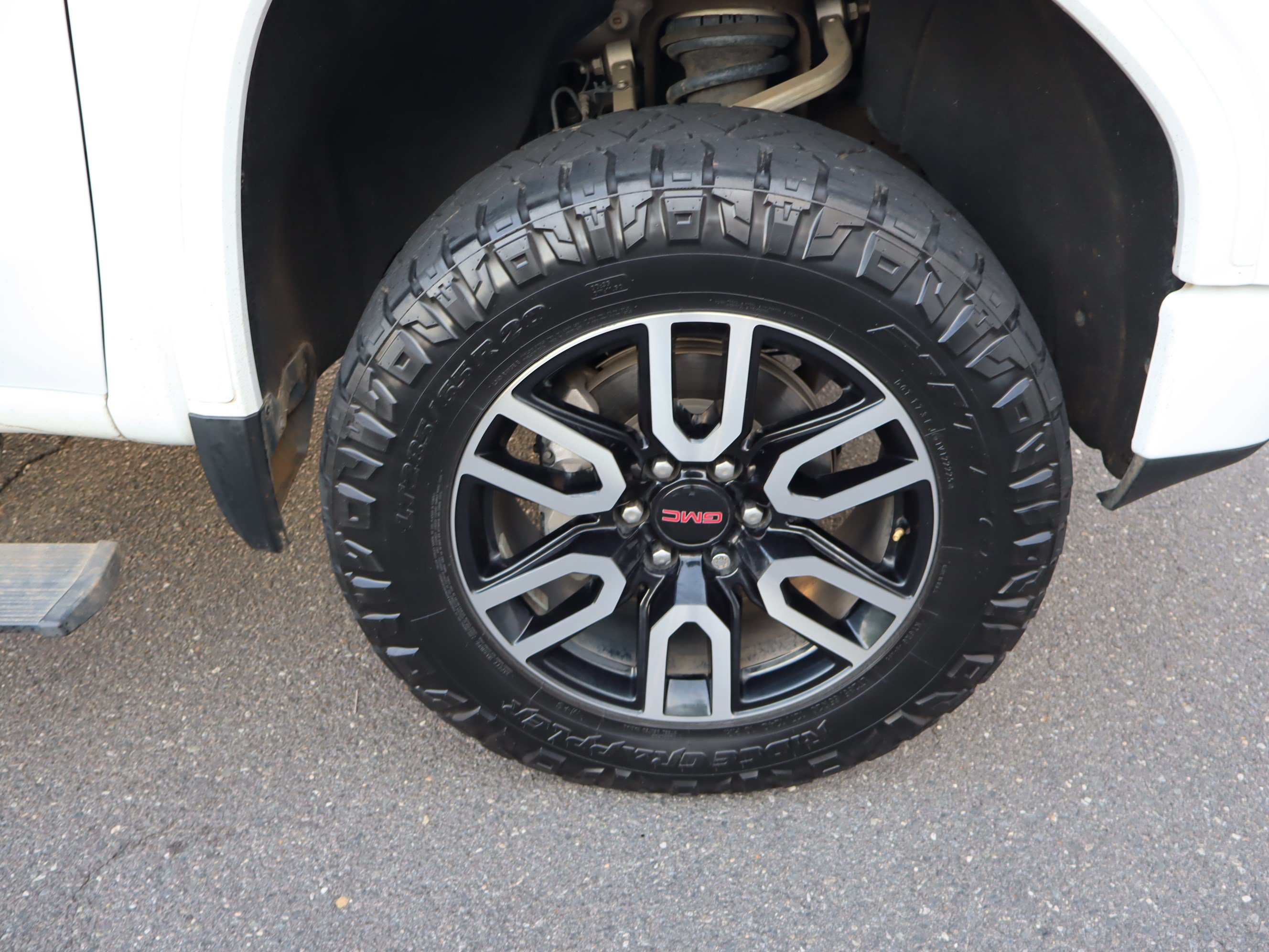 Used 2022 GMC Sierra 1500 AT4 w/ AT4 Premium Package AWD/4WD image 39