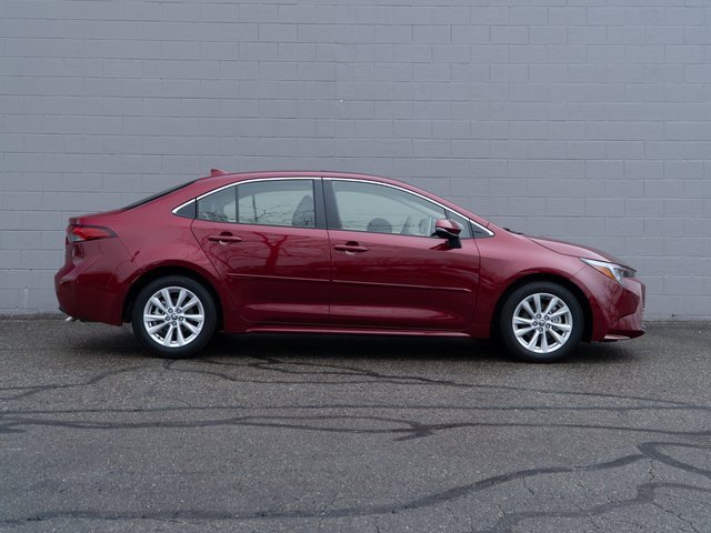 Used 2025 Toyota Corolla XLE image 8