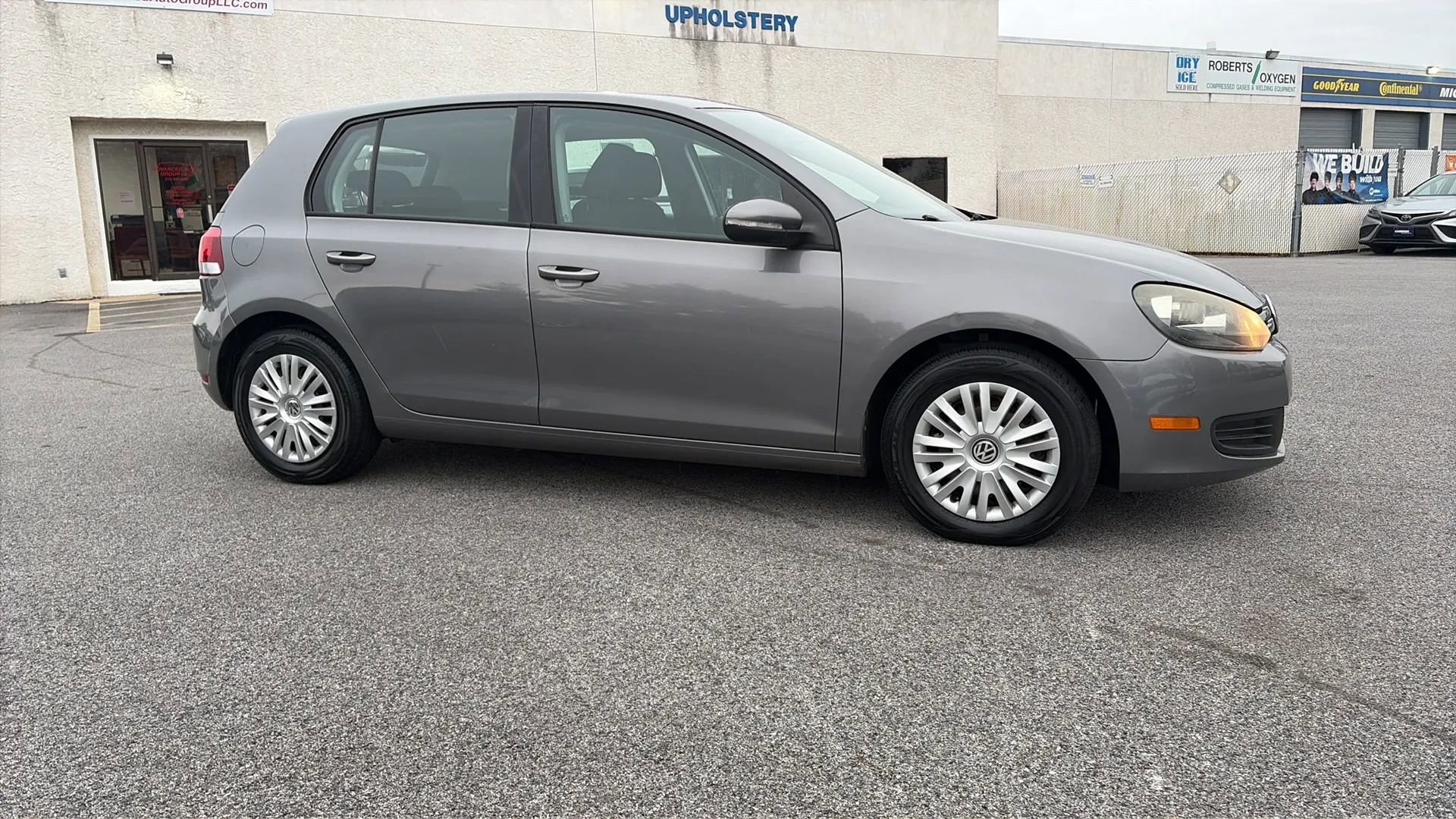 Used 2010 Volkswagen Golf 4-Door image 4