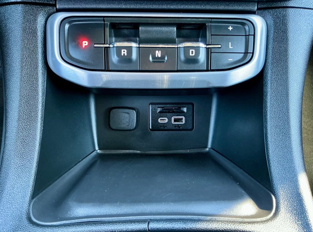 Used 2023 GMC Acadia SLT w/ Technology Package image 32