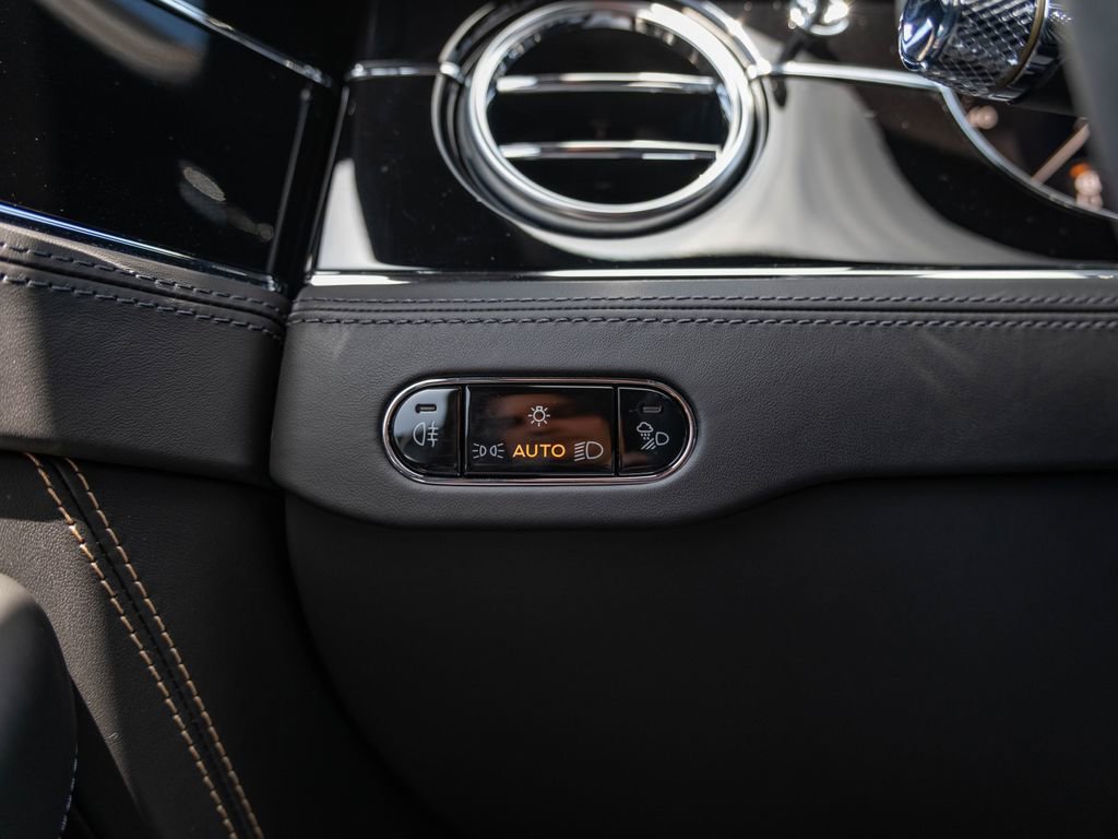 Used 2023 Bentley Continental GT V8 image 13