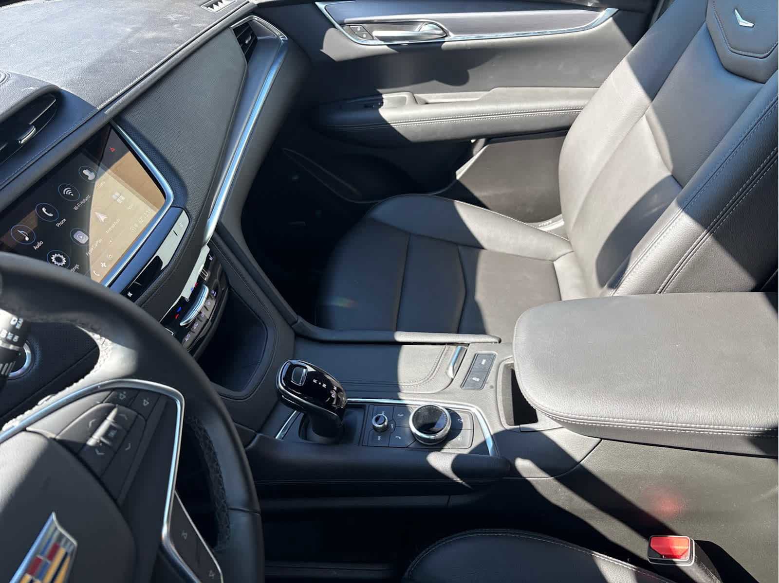 Used 2025 Cadillac XT5 Luxury w/ LPO, Premium Carpet Package image 22