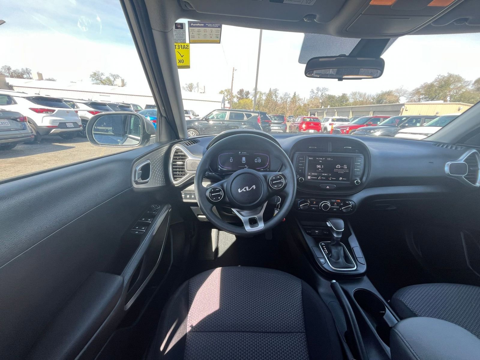 Used 2025 Kia Soul LX w/ LX Technology Package FWD image 29