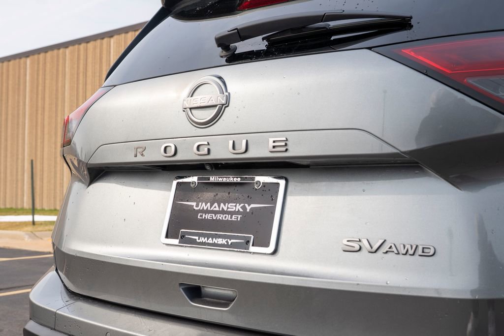 Used 2024 Nissan Rogue SV AWD/4WD image 12