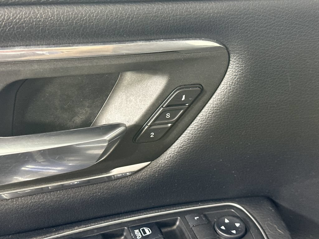 Used 2019 RAM 1500 Laramie AWD/4WD image 23