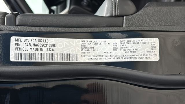 Used 2025 Jeep Grand Cherokee Altitude AWD/4WD image 36