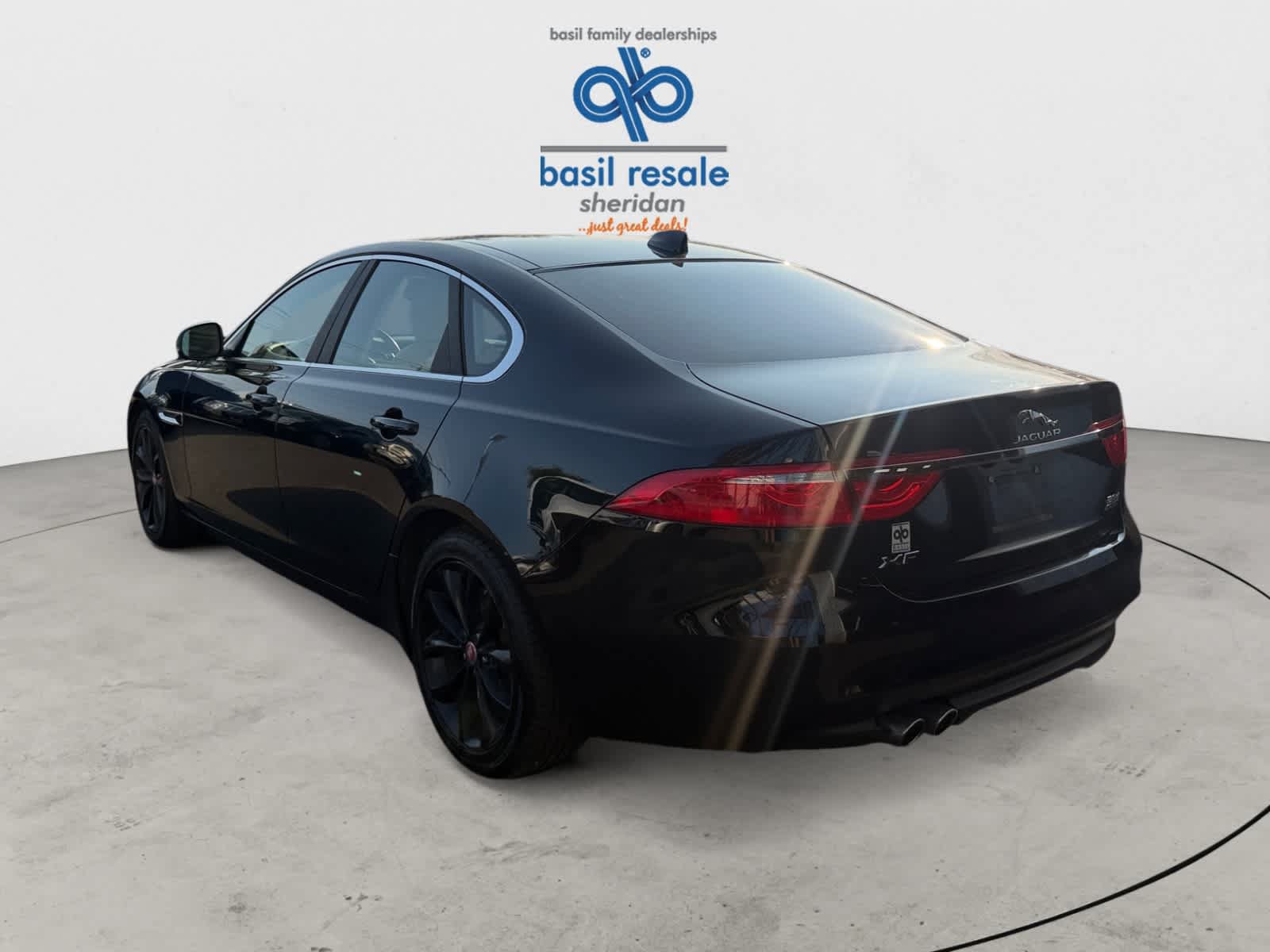 Used 2017 Jaguar XF Premium AWD/4WD image 5