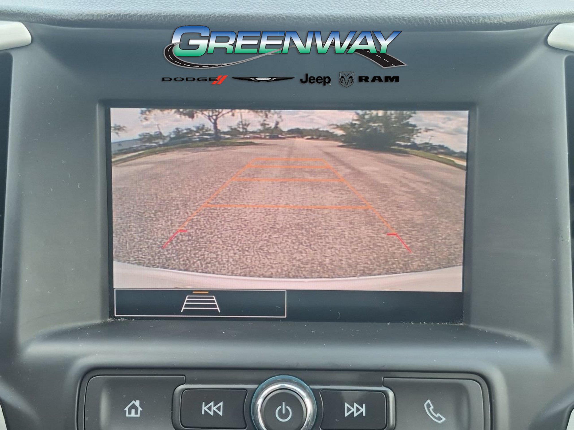 Used 2024 GMC Terrain SLE FWD image 17