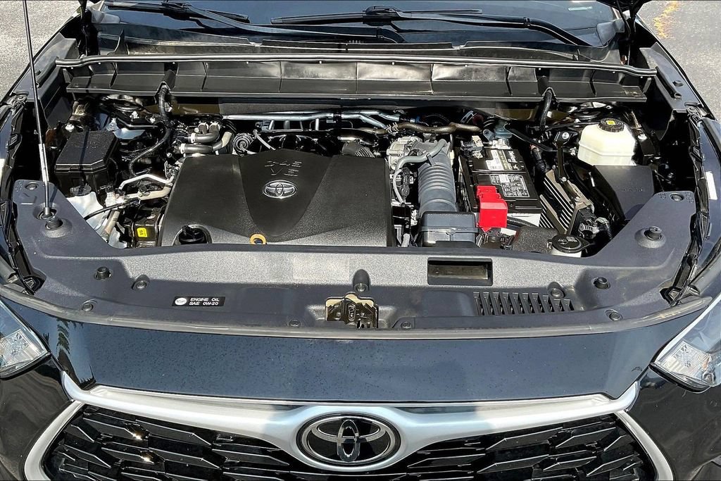 Used 2022 Toyota Highlander XLE FWD image 33