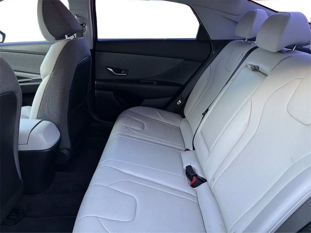 Used 2022 Hyundai Elantra Limited w/ Cargo Package image 11