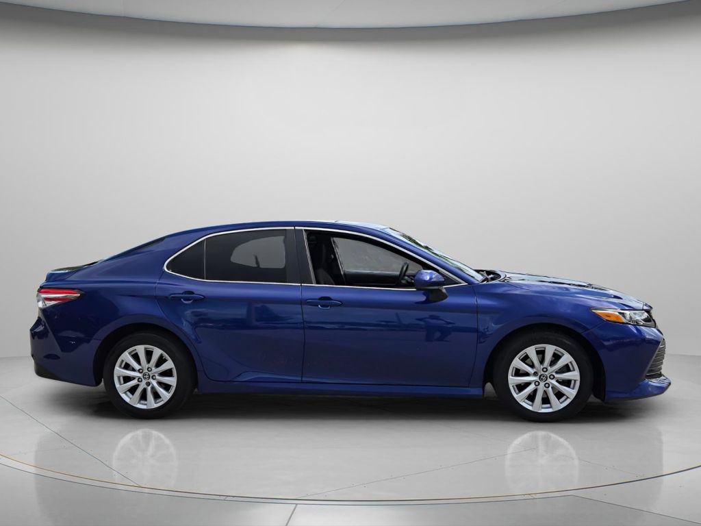 Used 2018 Toyota Camry LE FWD image 4