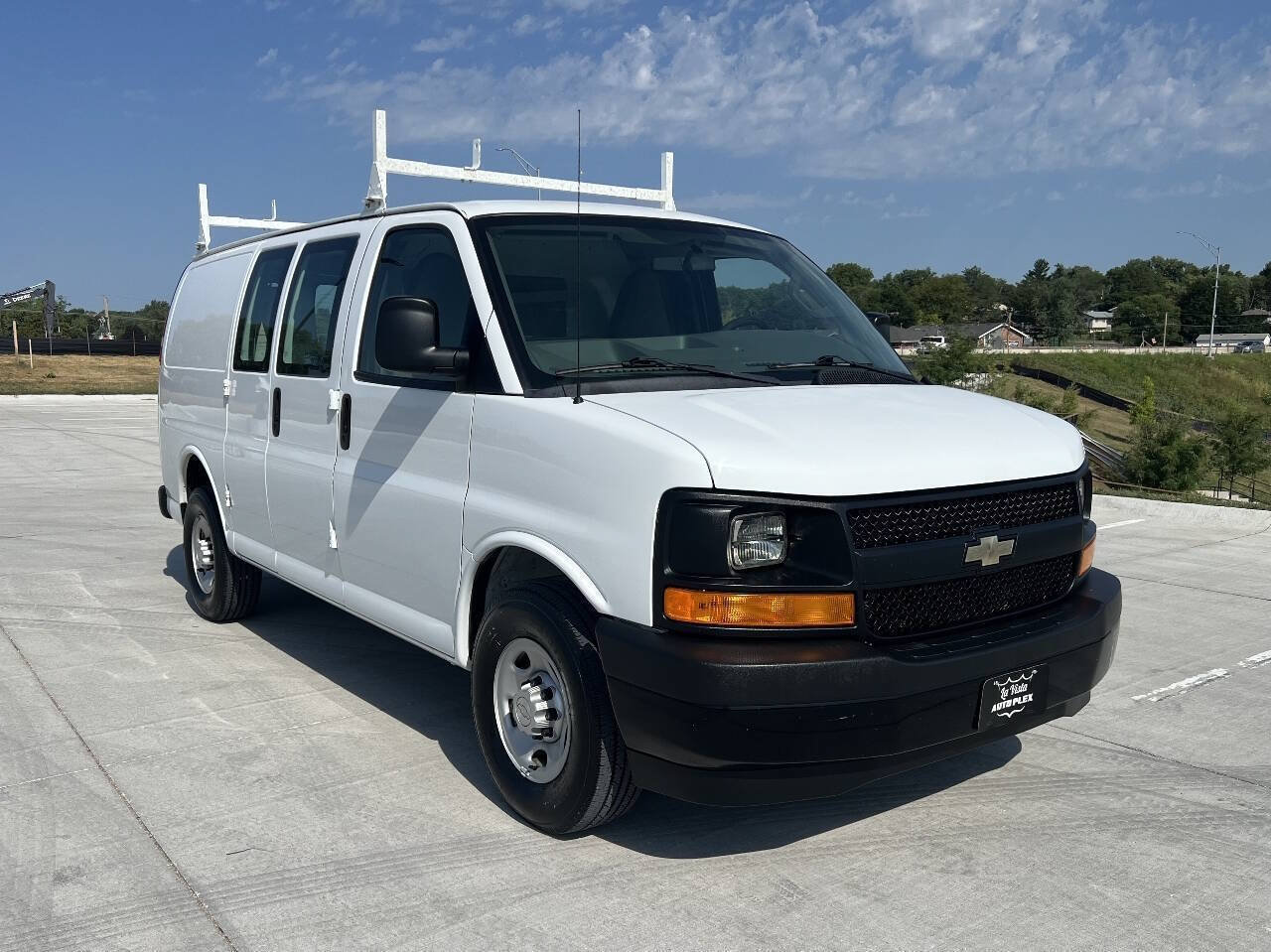 Used 2015 Chevrolet Express 2500 RWD image 4