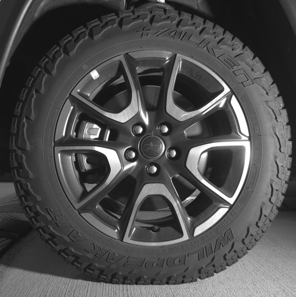 Used 2025 Jeep Compass Trailhawk AWD/4WD image 12