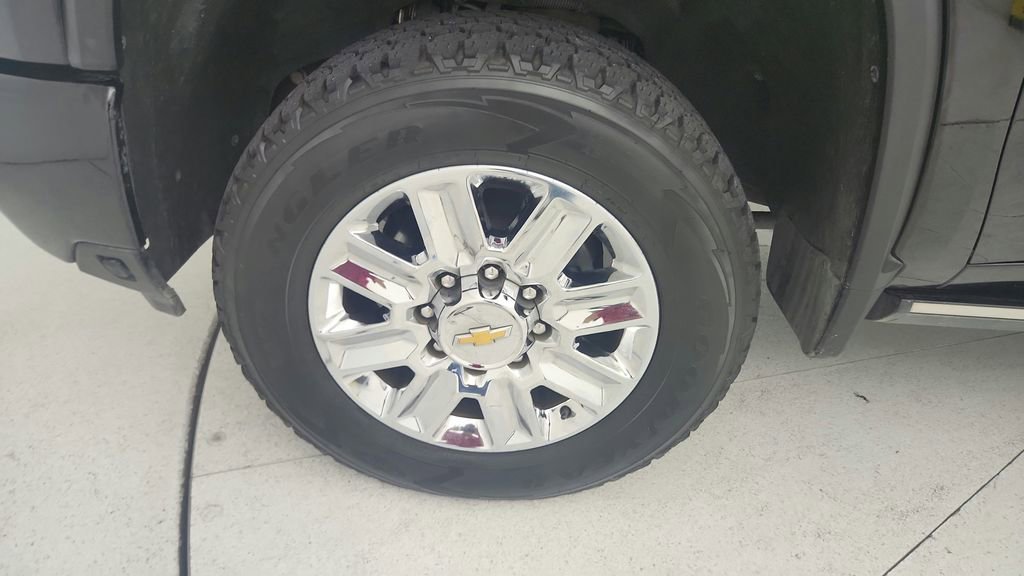 Used 2024 Chevrolet Silverado 2500 High Country w/ Technology Package AWD/4WD image 57