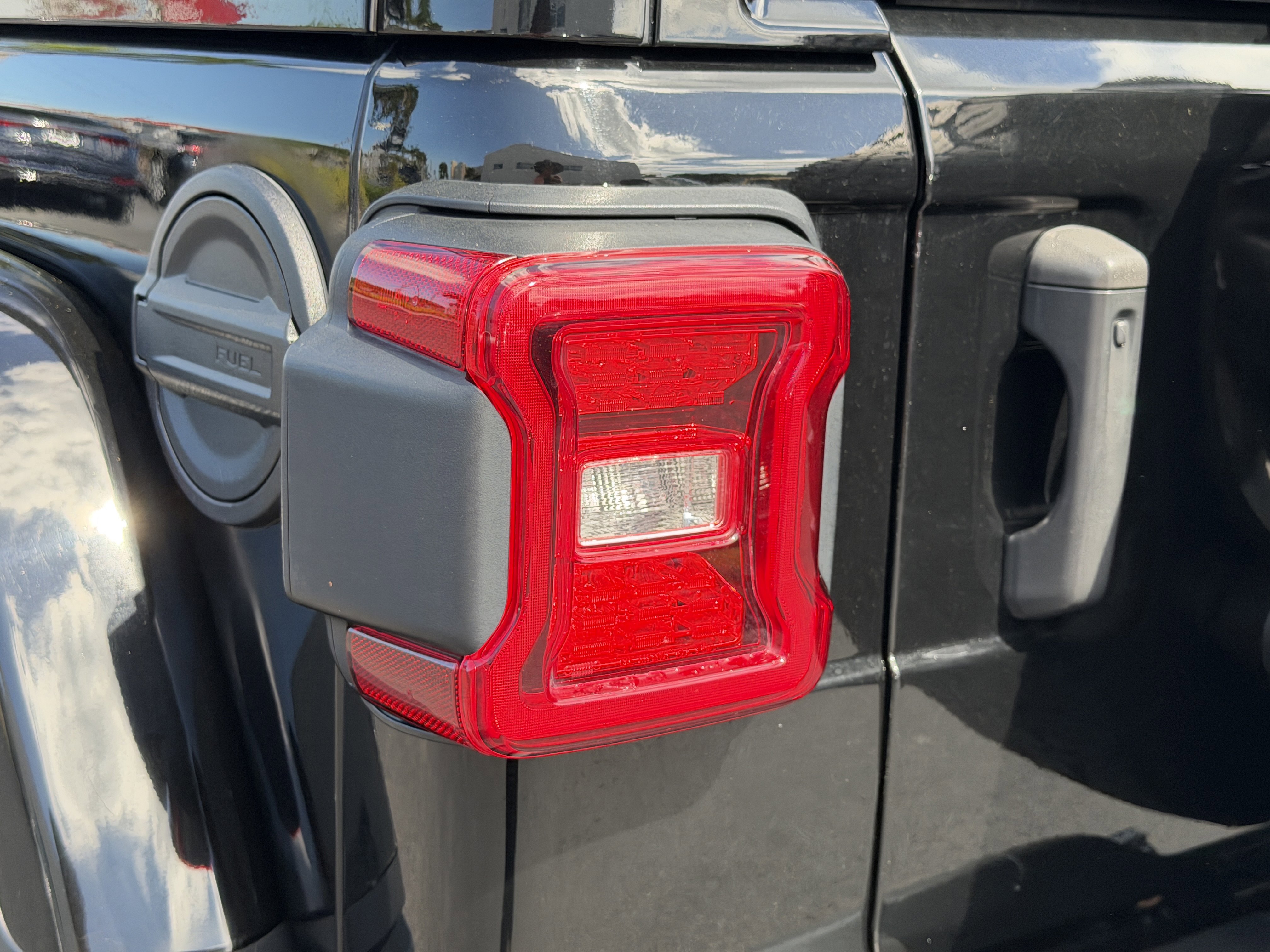 Used 2022 Jeep Wrangler Unlimited Rubicon w/ Xtreme Recon 35" Tire Package image 9