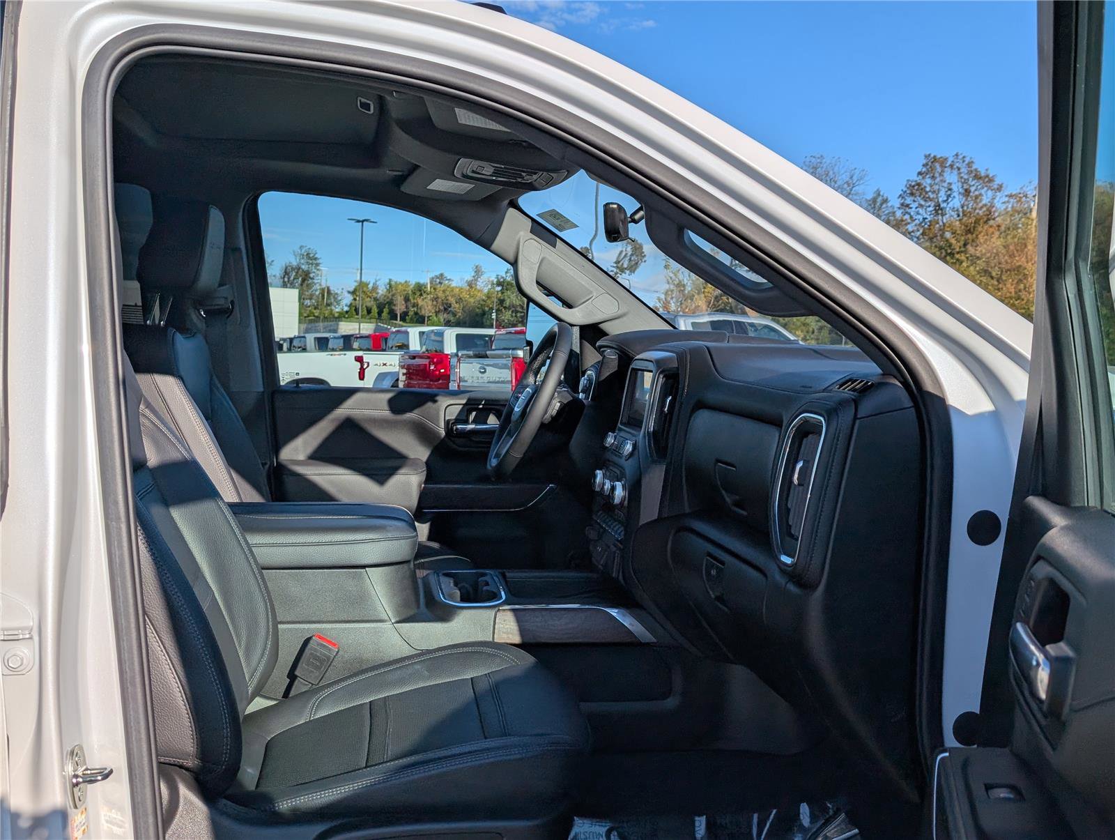 Used 2023 GMC Sierra 3500 Denali w/ Denali Ultimate Package image 11