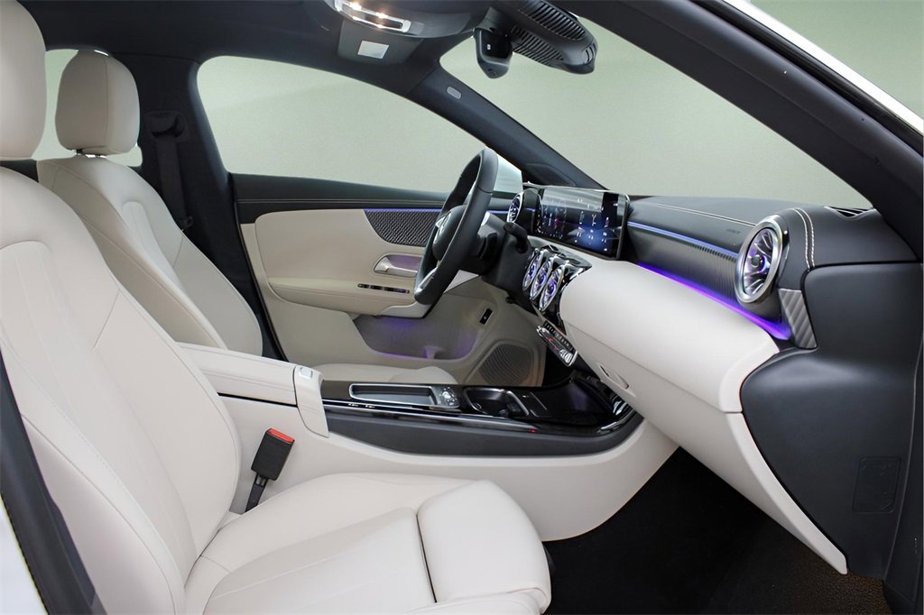 Used 2025 Mercedes-Benz CLA 250 image 21