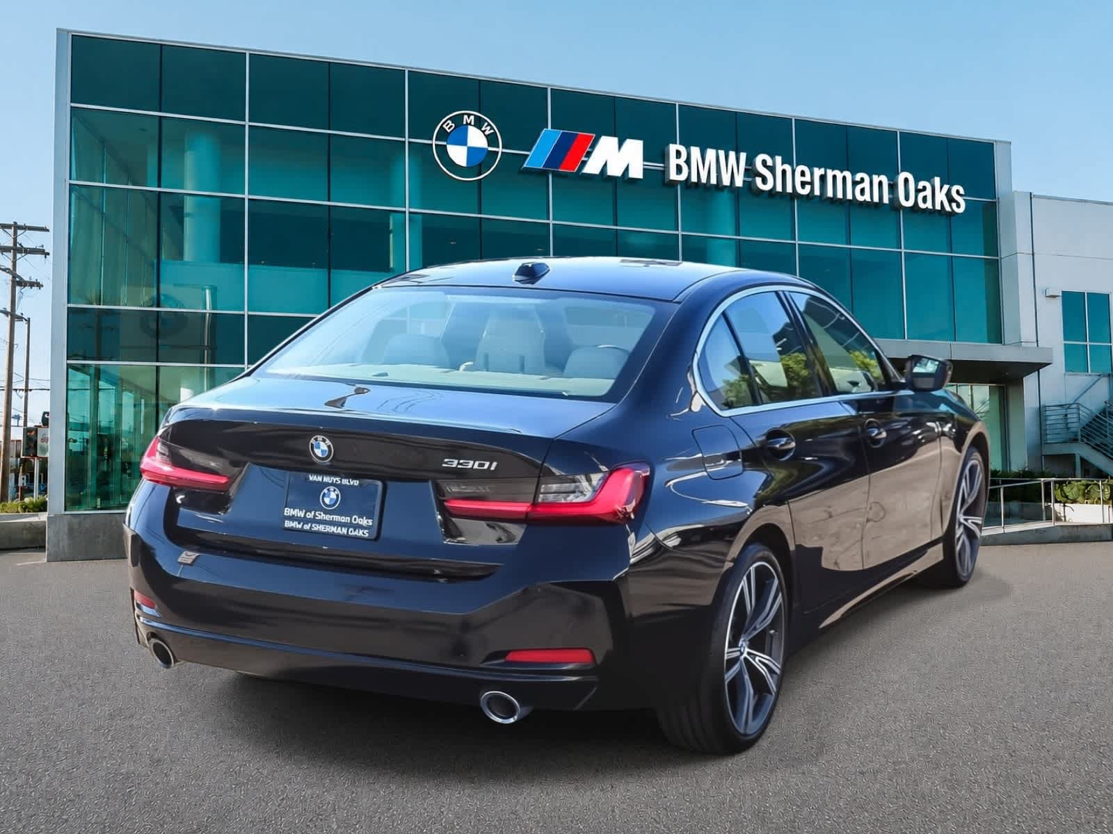Used 2024 BMW 330i Sedan w/ Convenience Package RWD image 4