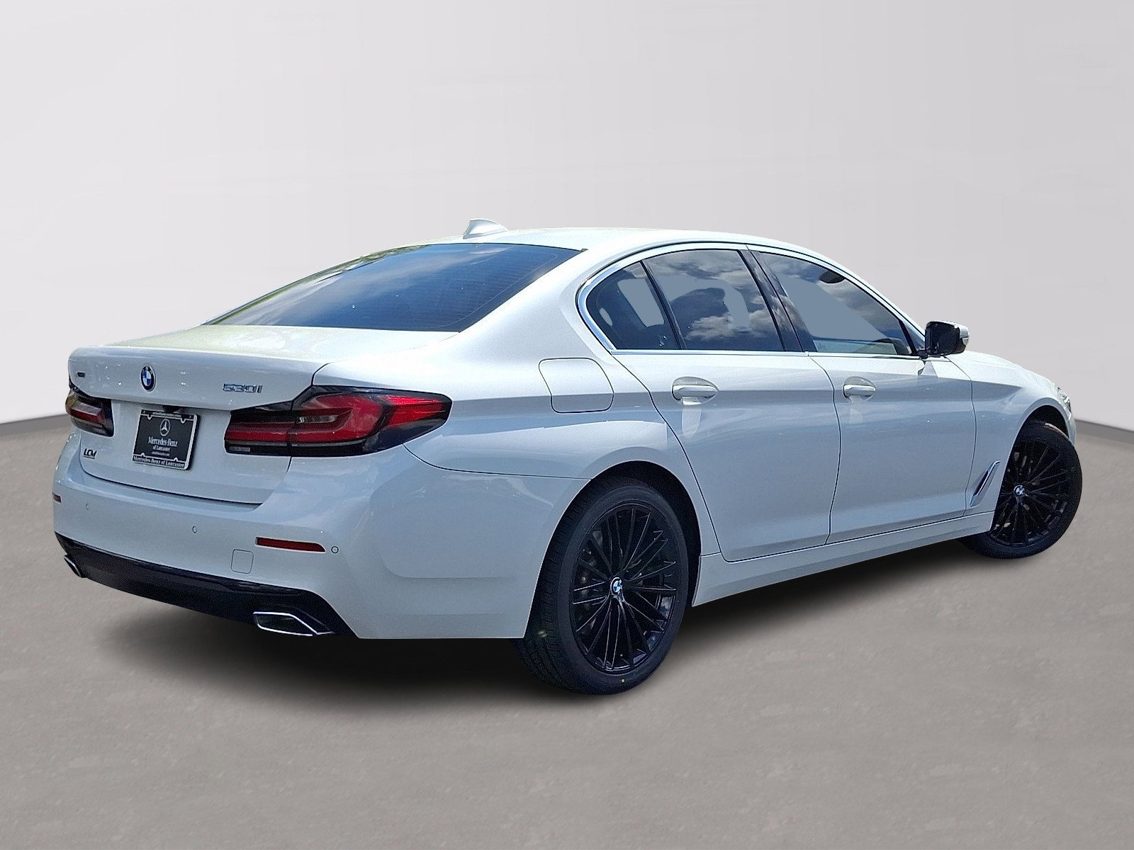 Used 2022 BMW 530i xDrive w/ Premium Package AWD/4WD image 4