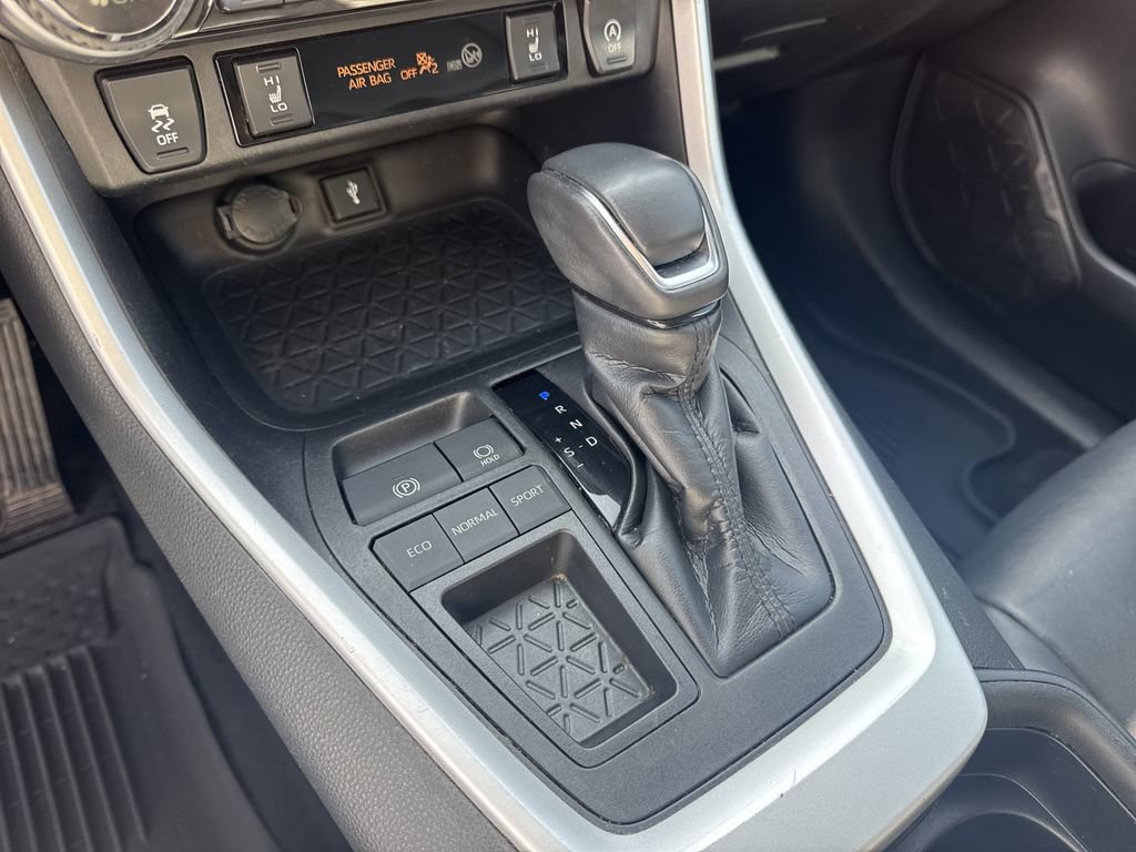 Used 2021 Toyota RAV4 XLE Premium FWD image 31