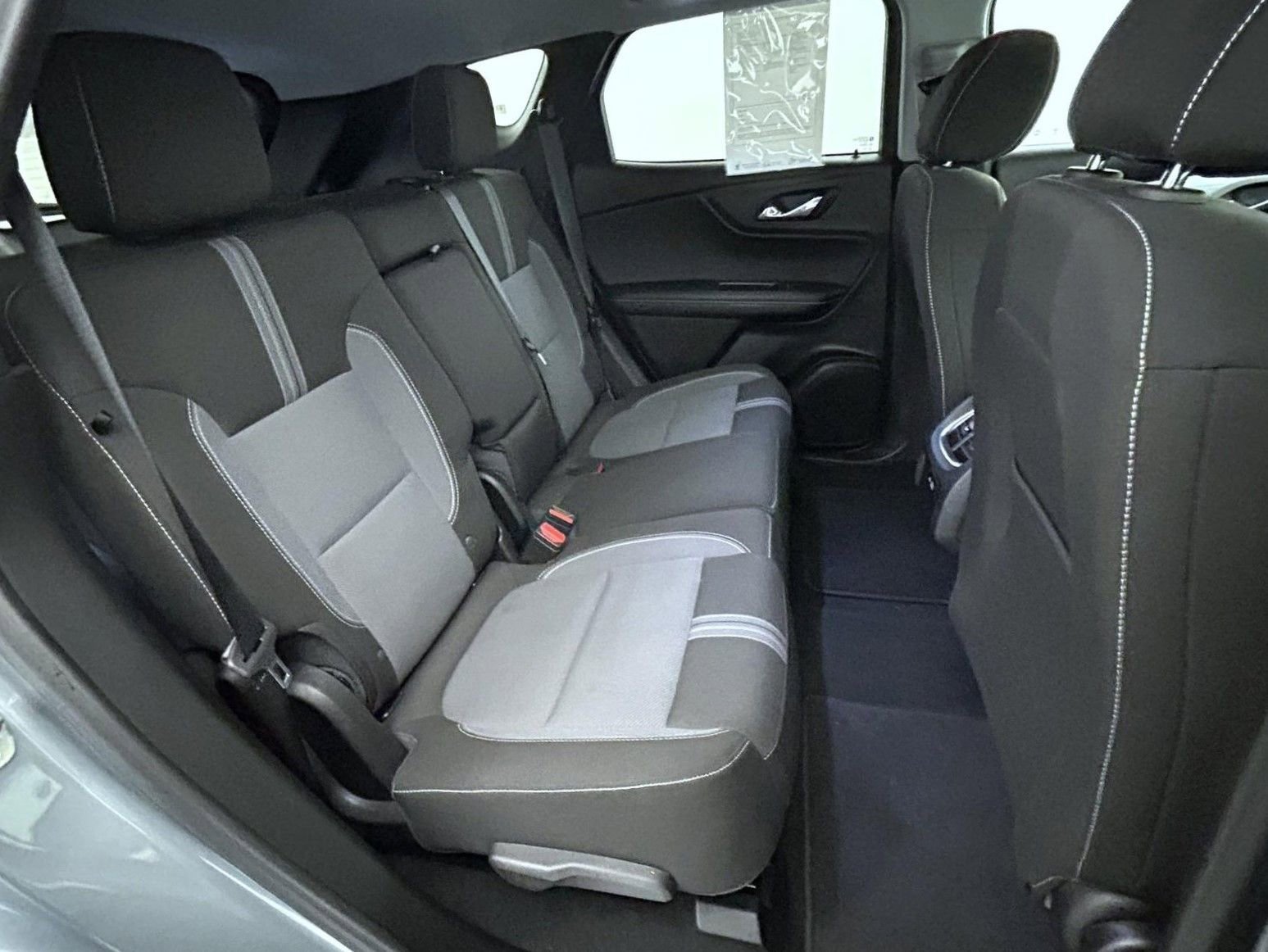 Used 2025 Chevrolet Blazer LT AWD/4WD image 18