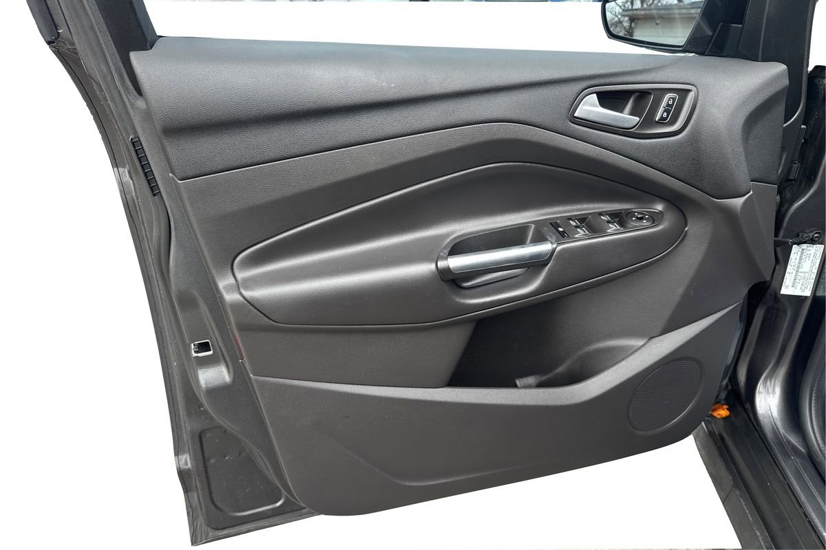 Used 2016 Ford C-MAX Energi SEL w/ Equipment Group 302A image 19