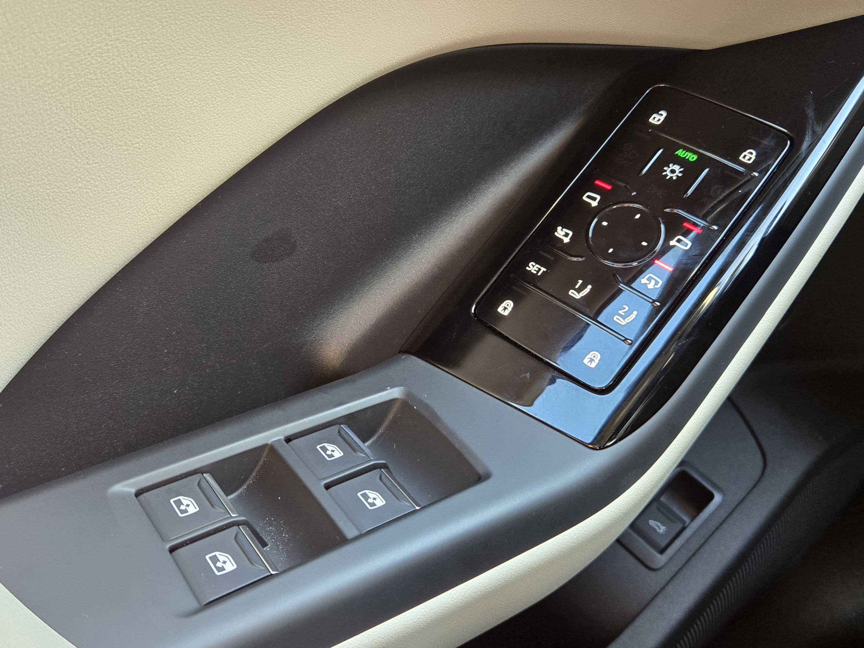 New 2025 Audi Q6 e-tron Premium AWD/4WD image 30