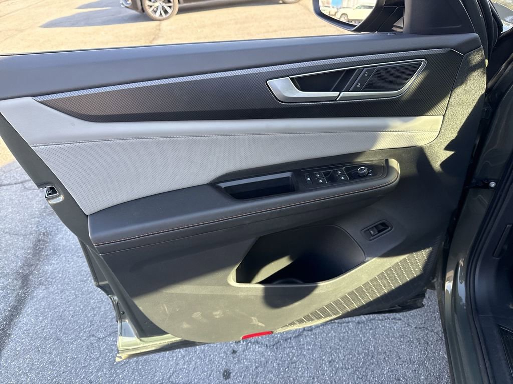 Used 2025 Volkswagen Atlas Peak Edition SE image 24