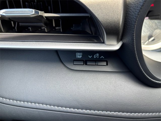 Used 2023 Toyota Highlander LE image 19