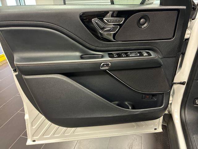 Used 2025 Lincoln Aviator Reserve w/ Jet Appearance Package RWD image 10