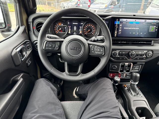 Used 2025 Jeep Wrangler Unlimited Rubicon w/ Technology Group image 17