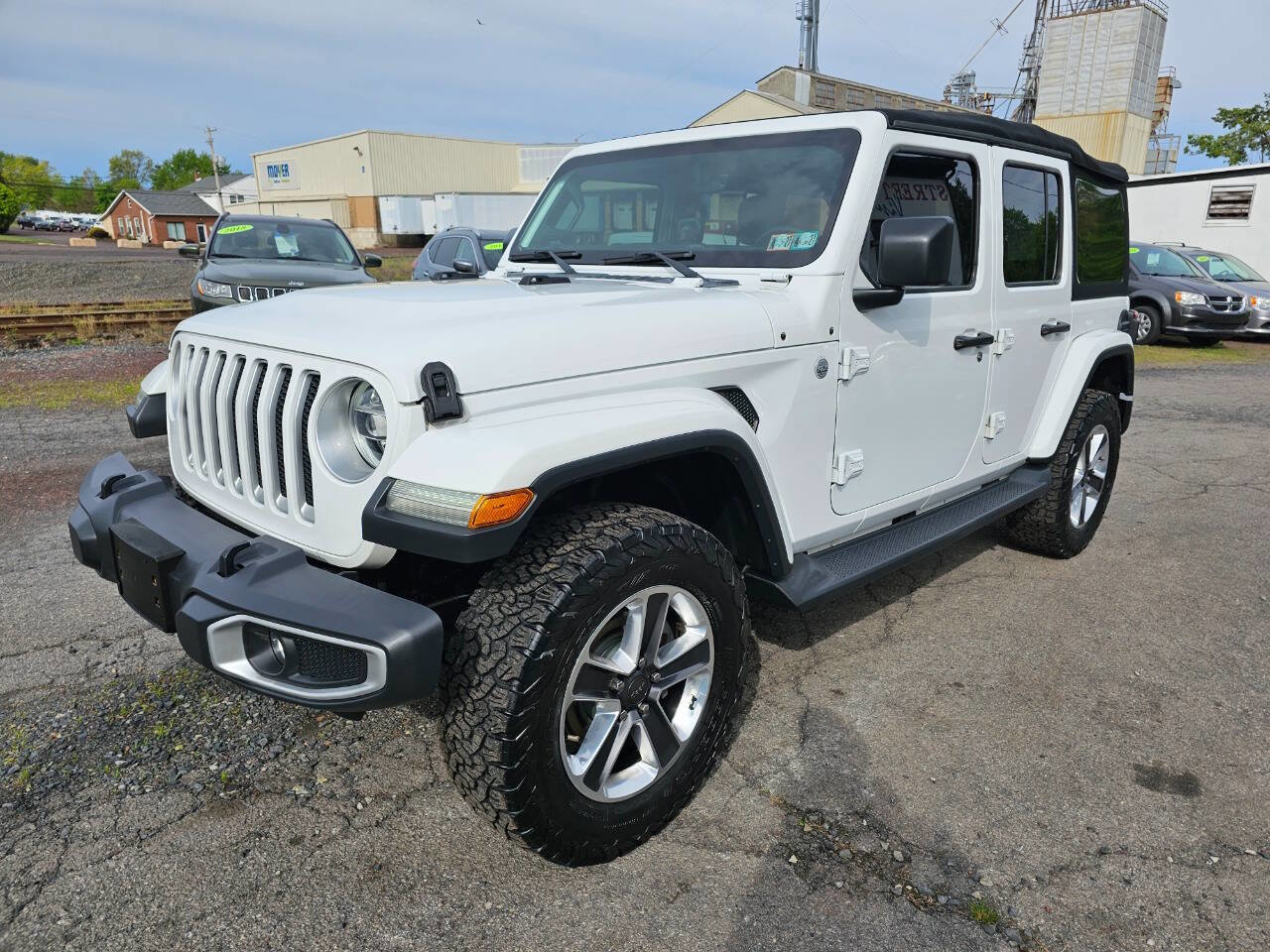 Used 2018 Jeep Wrangler Unlimited Sahara AWD/4WD image 3