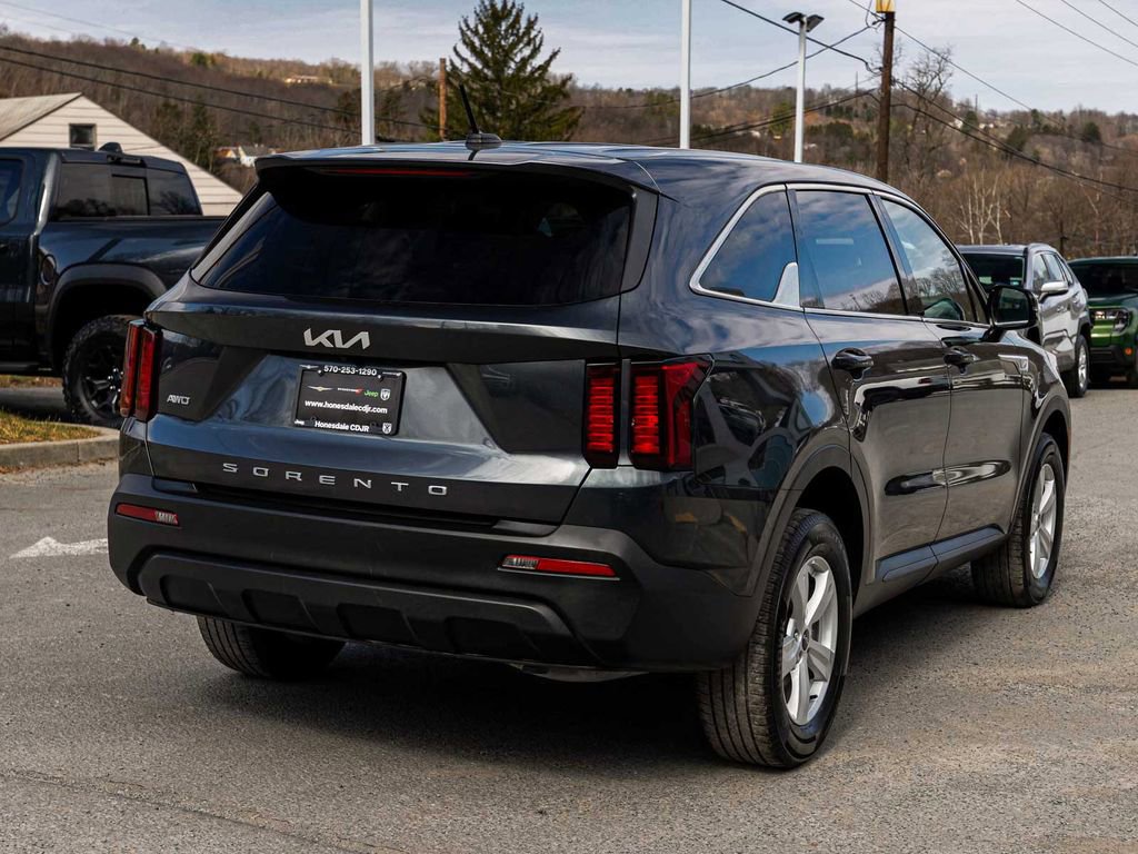 Used 2022 Kia Sorento LX AWD/4WD image 4