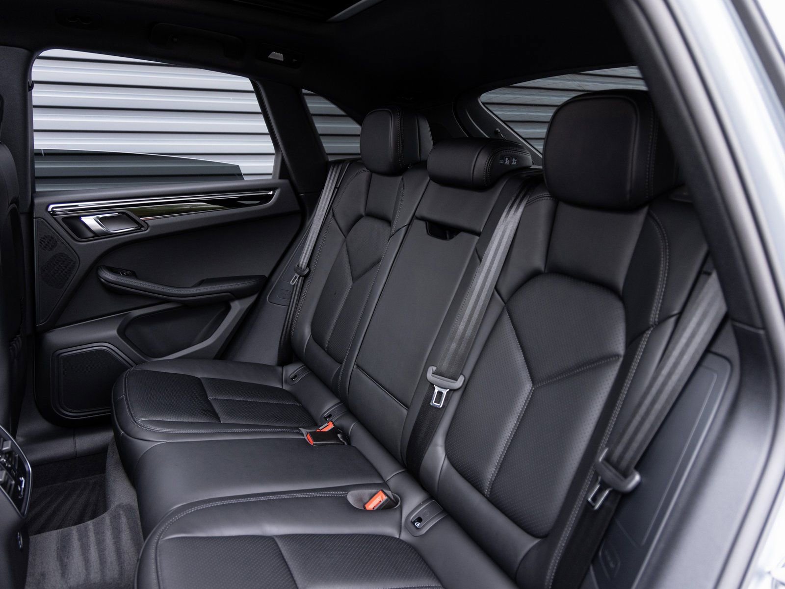 Certified 2026 Porsche Macan AWD/4WD image 26