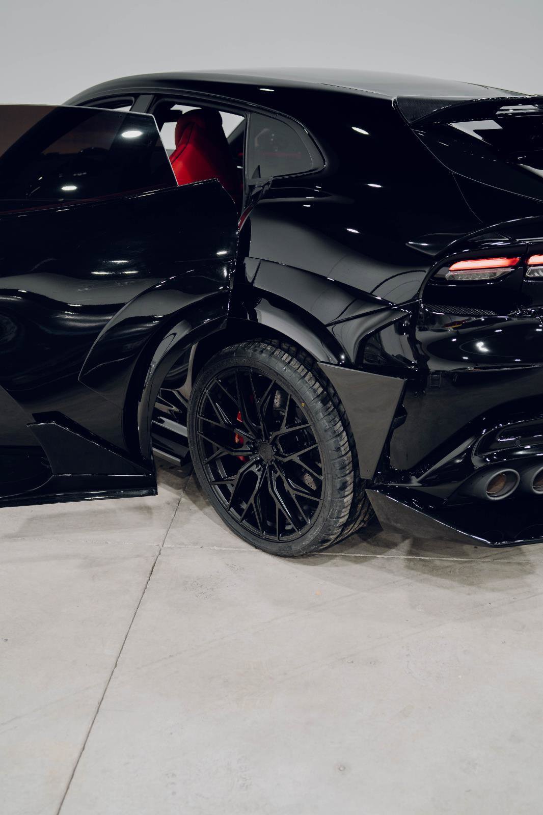 Used 2025 Ferrari Purosangue image 11