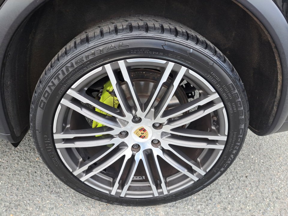 Used 2015 Porsche Cayenne S w/ Premium Package AWD/4WD image 21