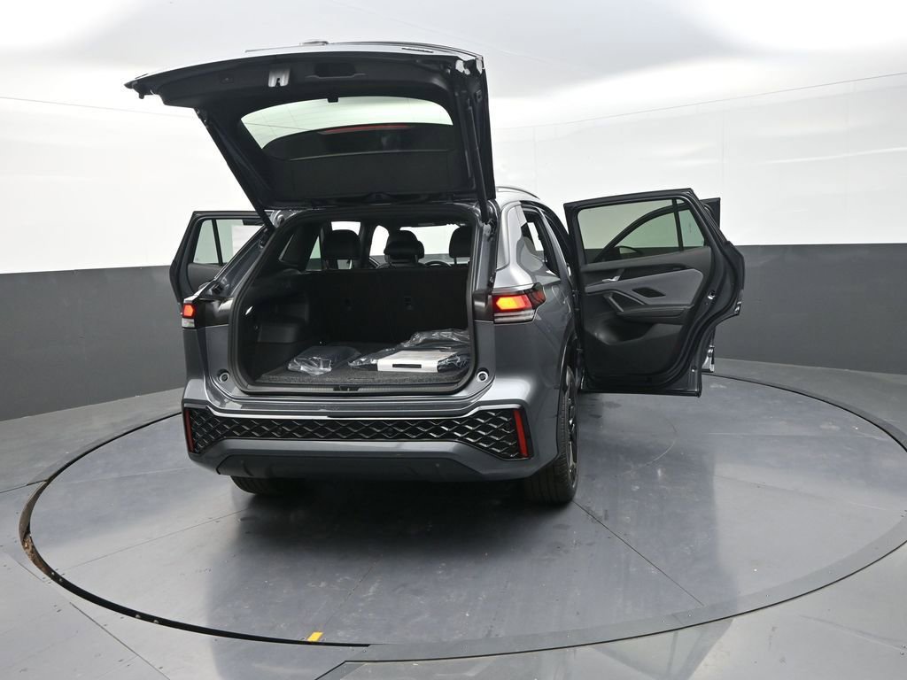 New 2026 Volkswagen Tiguan SE R-Line image 32