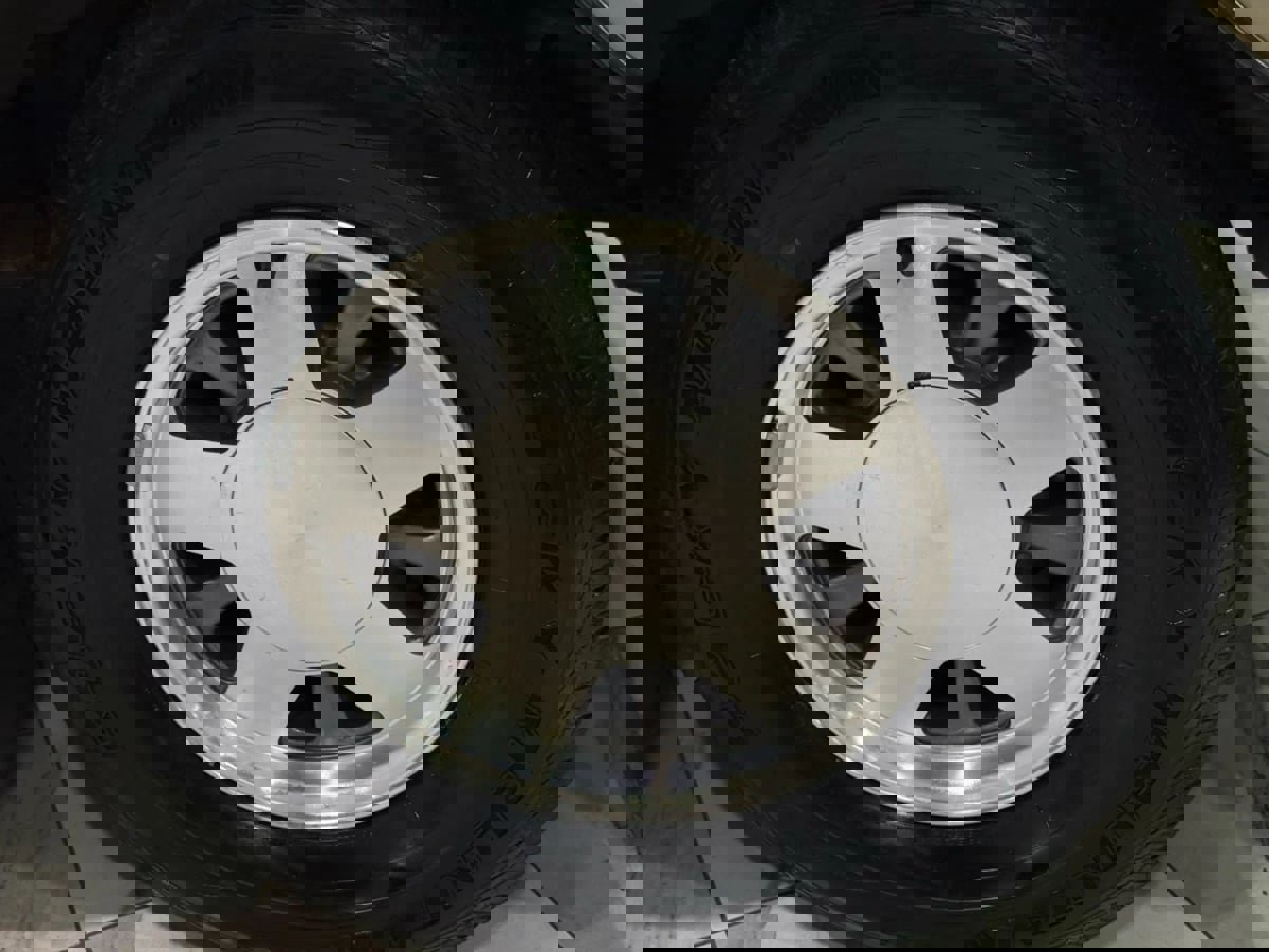 Used 2002 Chevrolet Express 1500 w/ LS Preferred Equipment Group image 24