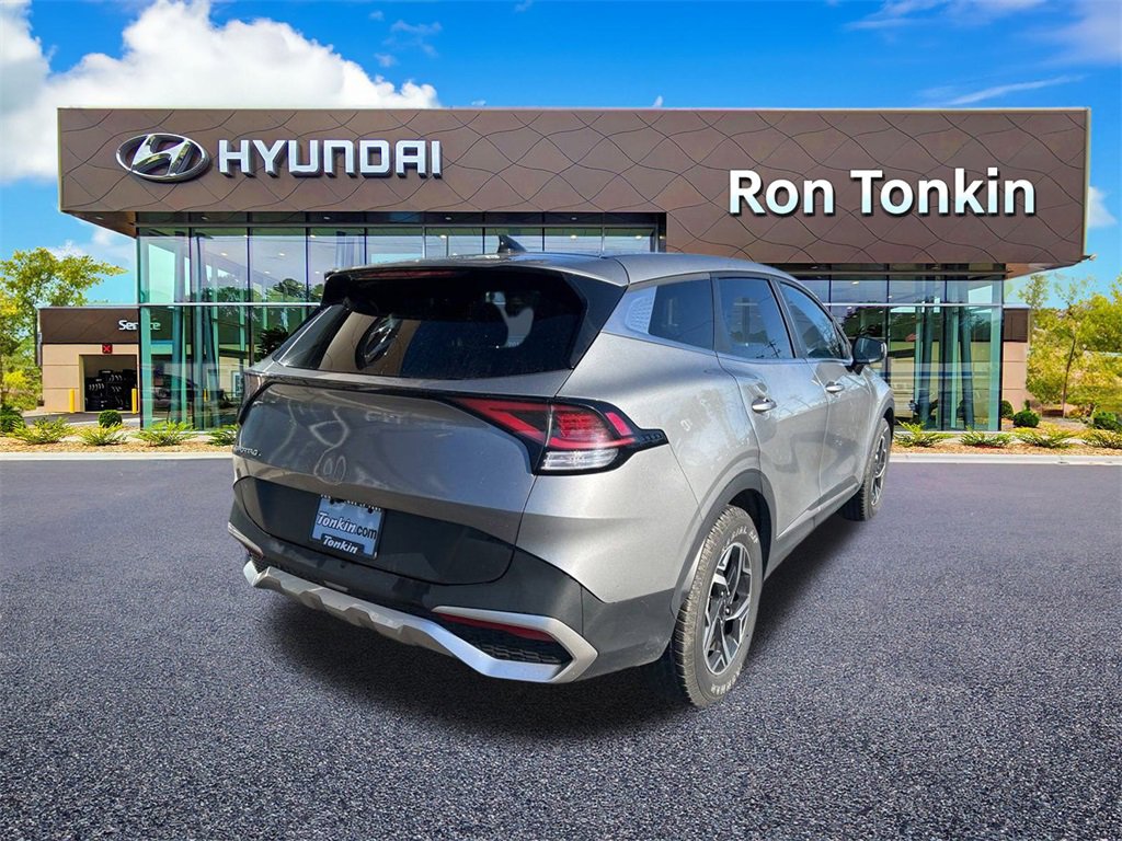 Used 2023 Kia Sportage LX image 3