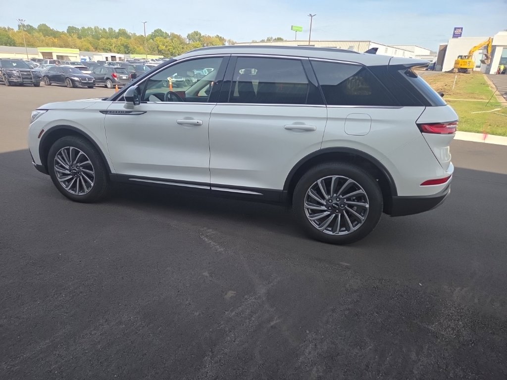 Used 2024 Lincoln Corsair Reserve FWD image 11