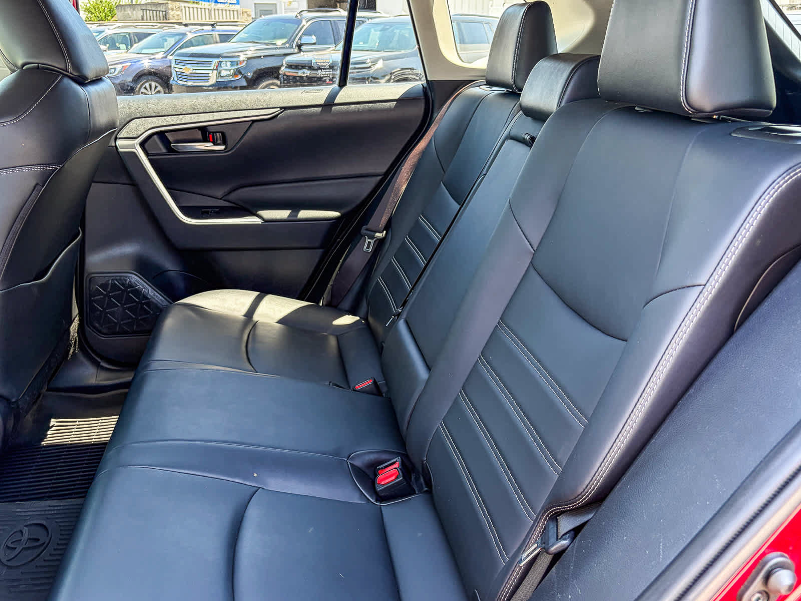 Used 2022 Toyota RAV4 XLE Premium AWD/4WD image 16