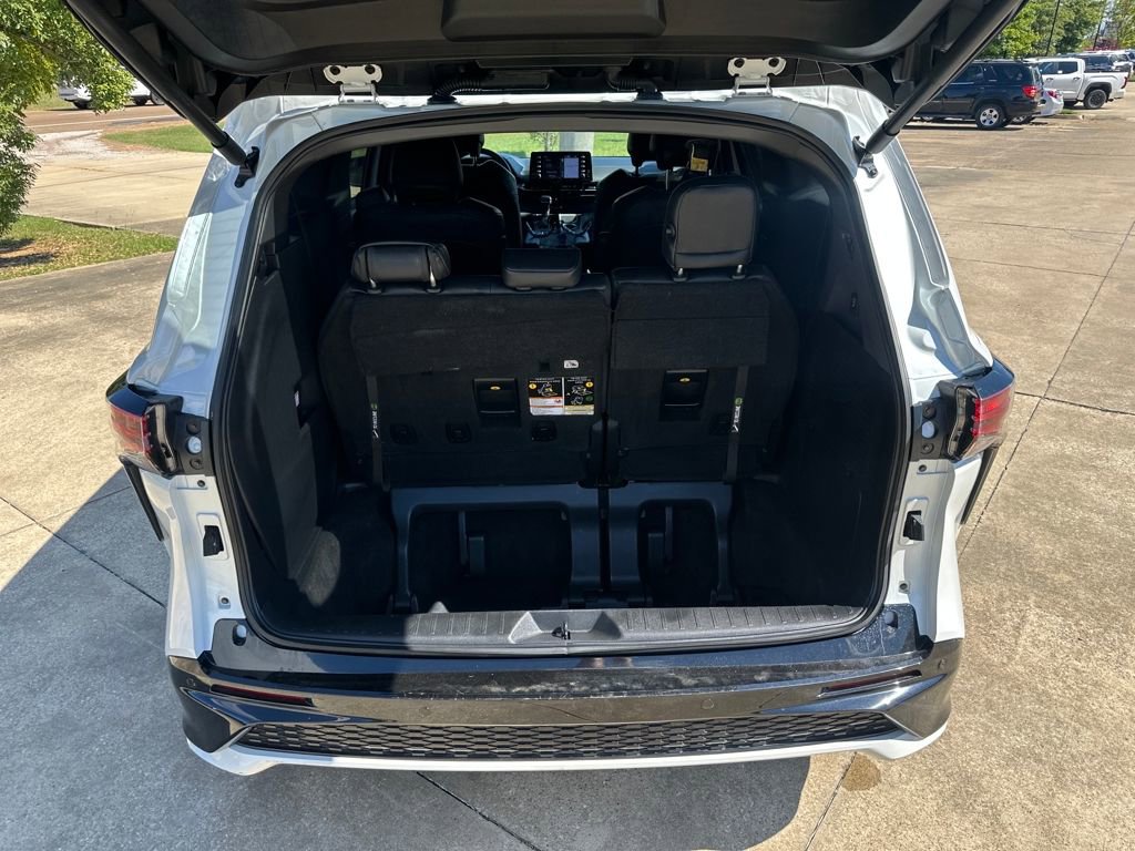Used 2023 Toyota Sienna XSE image 25