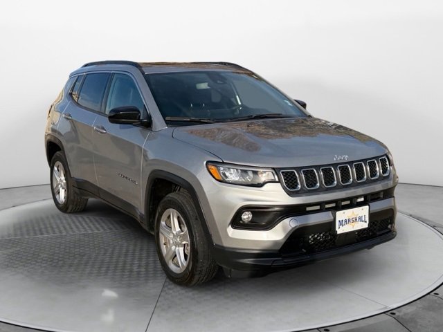 Used 2024 Jeep Compass Latitude w/ Sun and Sound Group image 1