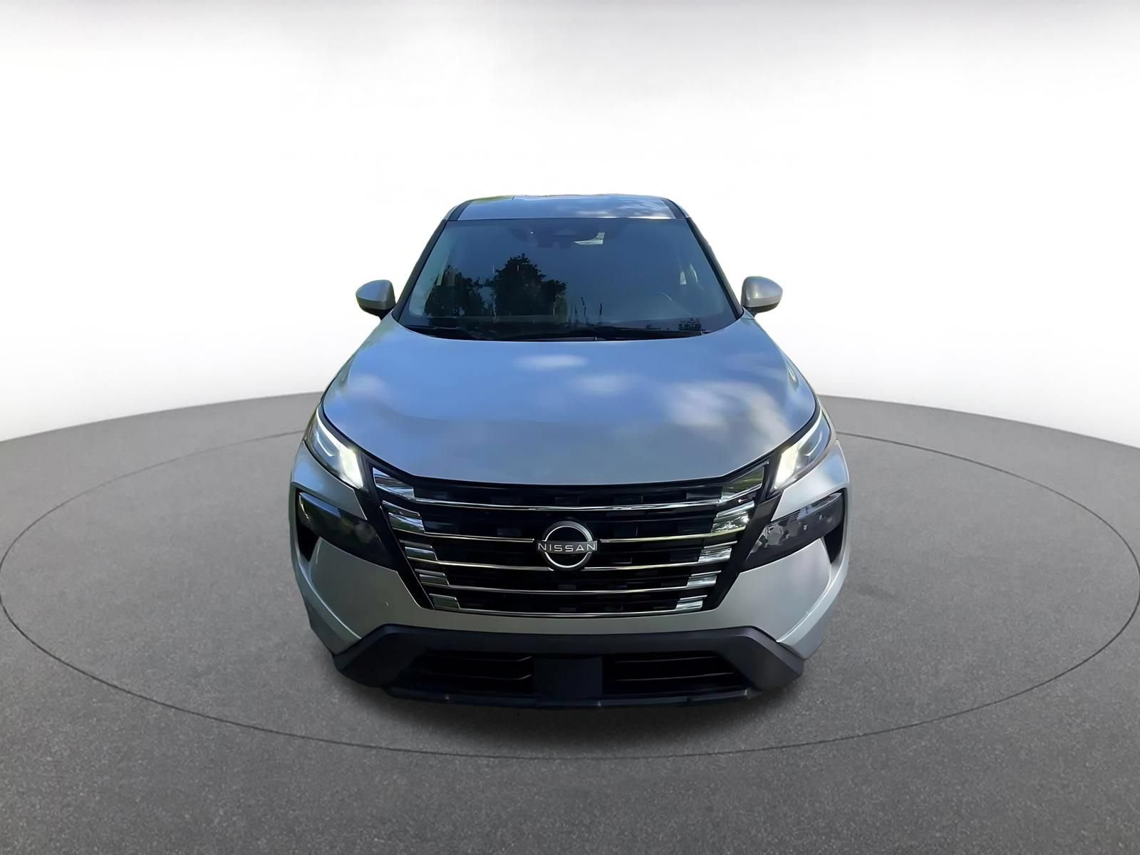 Used 2025 Nissan Rogue SV AWD/4WD image 4